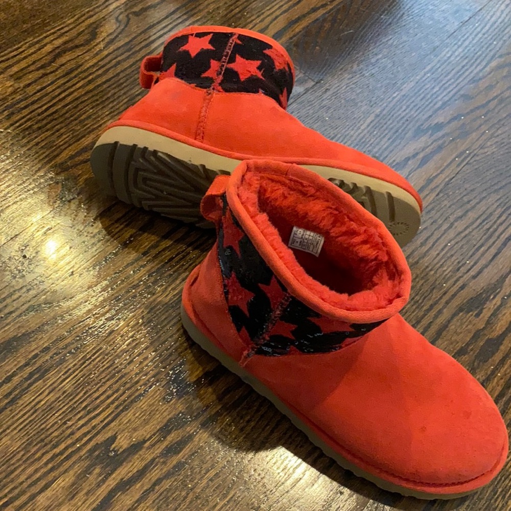 Red & Black Uggs ⭐️